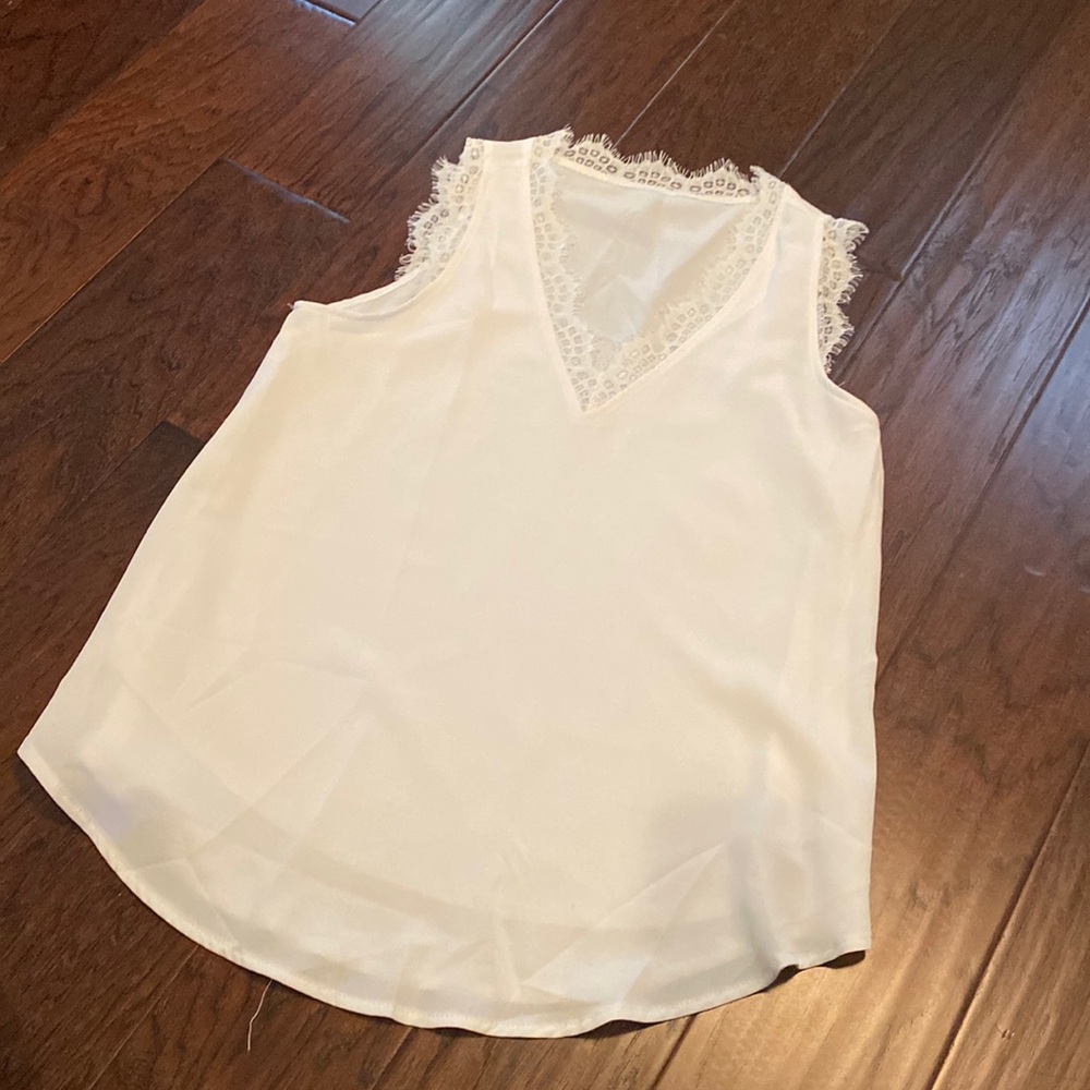 NWOT White sleeveless blouse